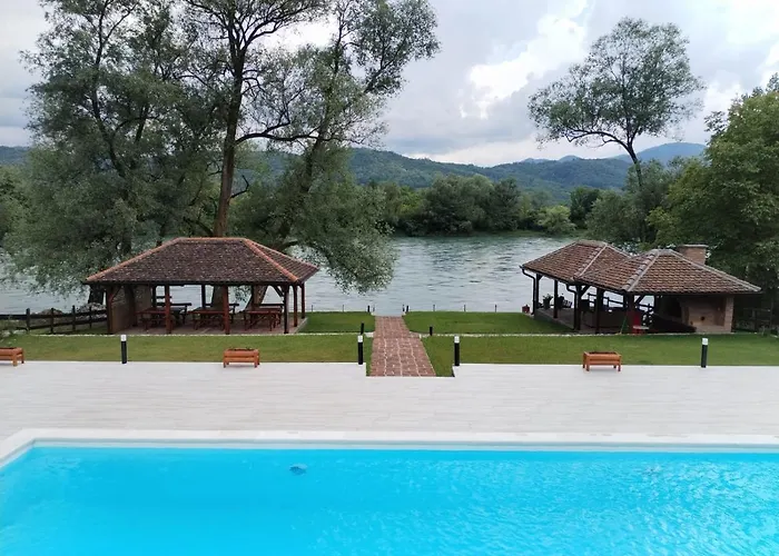 Tri Vrbe