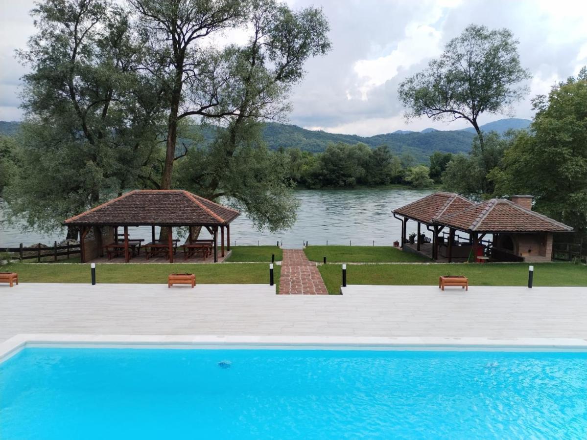 Tri Vrbe * Ljubovija